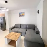 Διαμέρισμα Neon Waves By Adriatic Living Golem (Tirana)